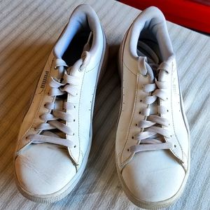 Women's White Puma tennis shoes, Size 8